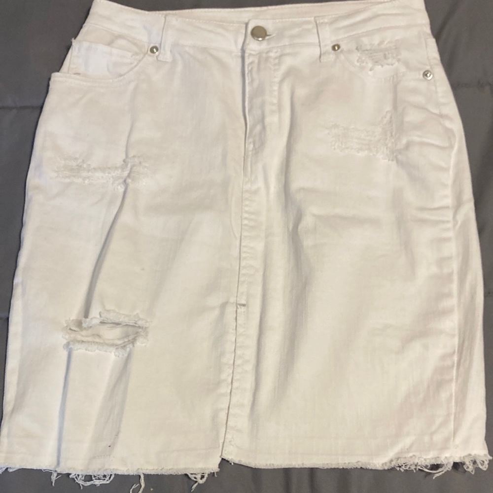 White denim skirt